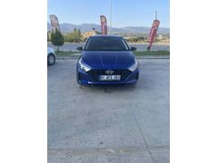 Sahibinden Hyundai i20 1.4 MPI Style Plus 2022 Model  86.000 km Mavi Sunroflu  çift egzoz krom detayli