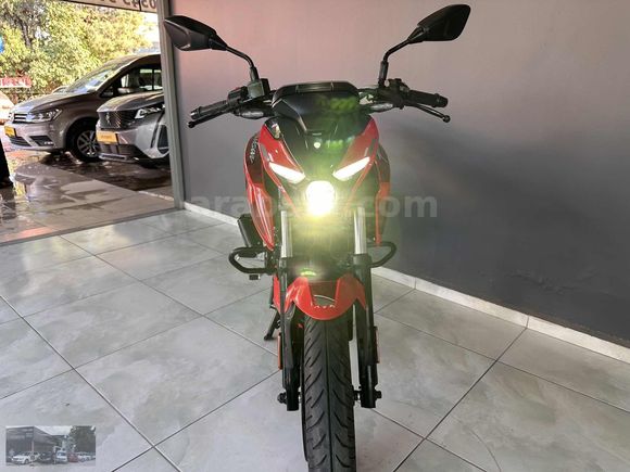 EFE'de HATASIZ 2025 CIKIŞLI POŞETLERİ ÜZERİNDE İLK EL PULSAR 250