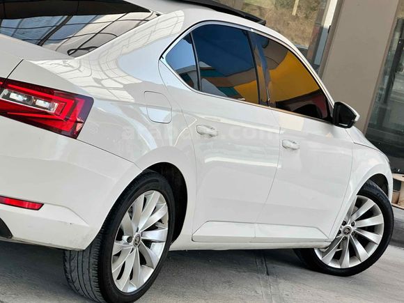 SKODA SÜPER B PRESTİJ CAM TAVAN