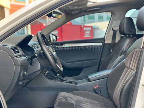 SKODA SÜPER B PRESTİJ CAM TAVAN