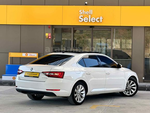 SKODA SÜPER B PRESTİJ CAM TAVAN