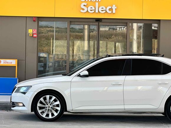 SKODA SÜPER B PRESTİJ CAM TAVAN