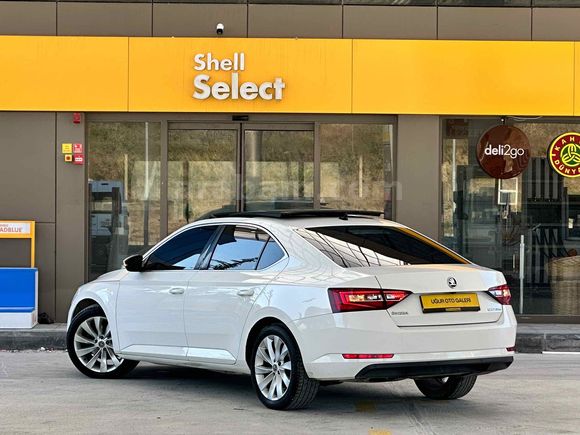 SKODA SÜPER B PRESTİJ CAM TAVAN
