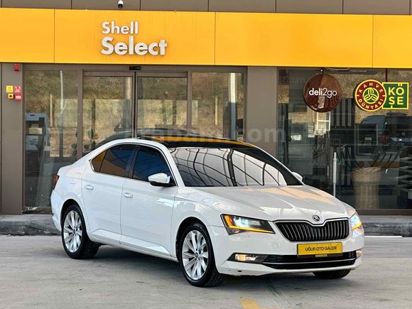 SKODA SÜPER B PRESTİJ CAM TAVAN