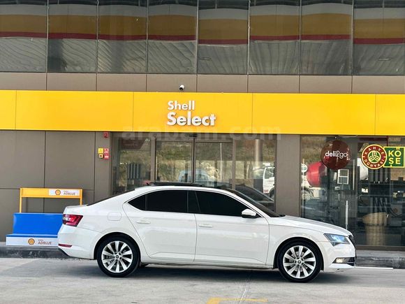 SKODA SÜPER B PRESTİJ CAM TAVAN