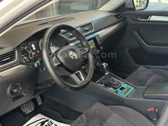 SKODA SÜPER B PRESTİJ CAM TAVAN