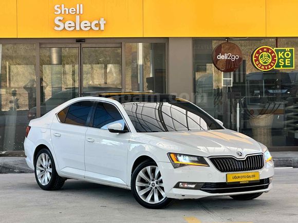 SKODA SÜPER B PRESTİJ CAM TAVAN