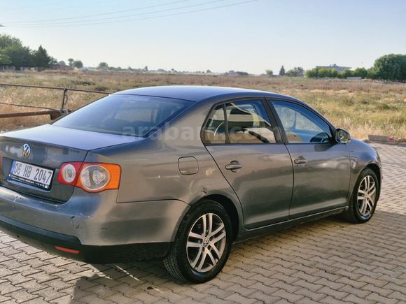 Memurdan Volkswagen Jetta 1.6 Midline 2009 Model 