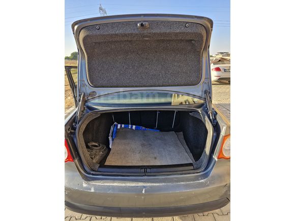 Memurdan Volkswagen Jetta 1.6 Midline 2009 Model 