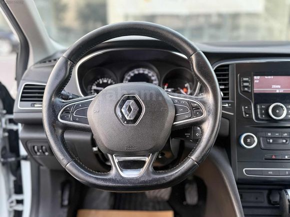 2019 TOUCH OTOMOTİK DİZEL EDC 252KM MEGANE 4
