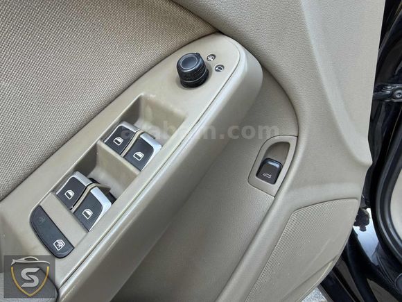SEÇ OTOMOTİVDEN AUDİ A4 MAKYAJLI KASA 2.0 TDİ MULTİTRONİC