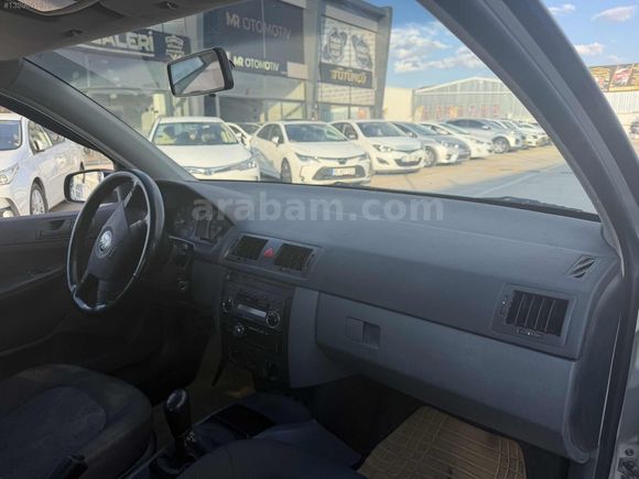 AGİN OTOMOTİVDEN 2004 MAKYAJLI KASA FABİA KLIMALI