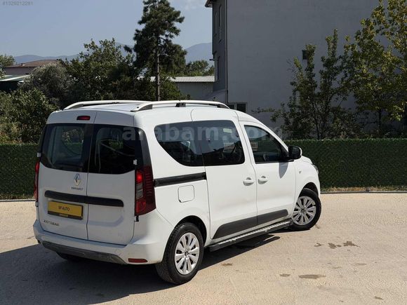 SP AUTO'dan 2022 RENAULT EXPRESS Combi 1.5 DİZEL
