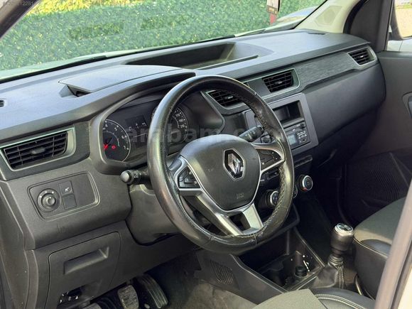 SP AUTO'dan 2022 RENAULT EXPRESS Combi 1.5 DİZEL