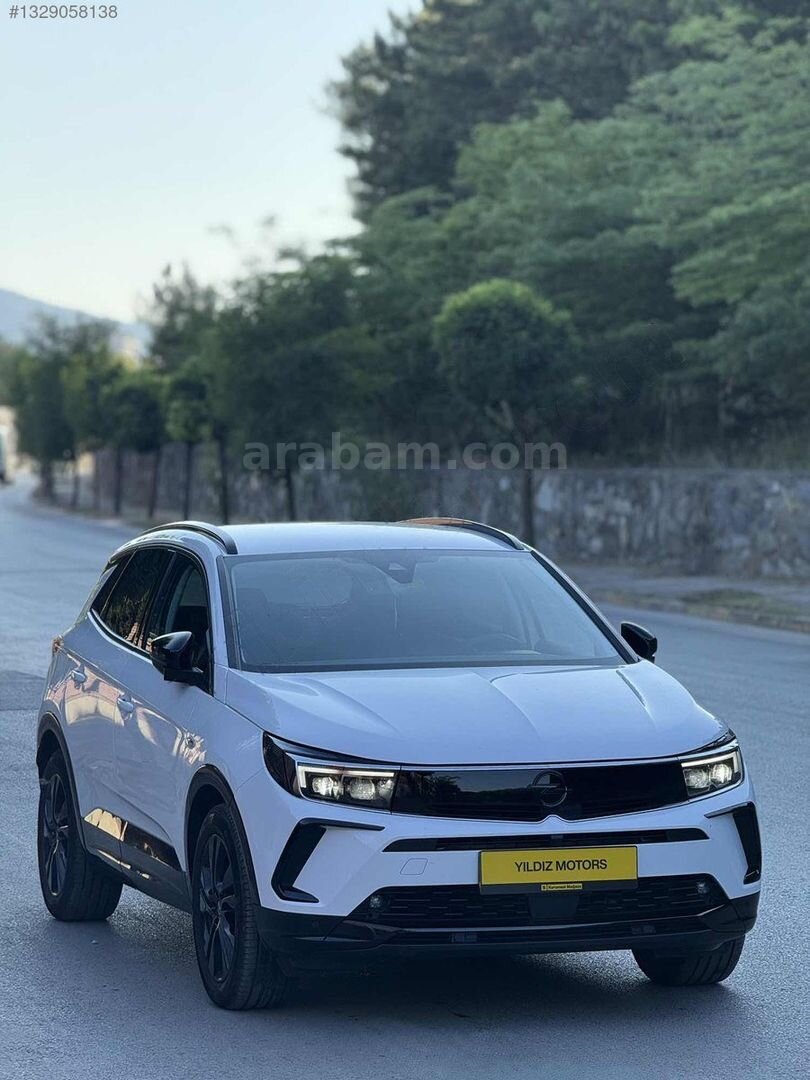 Galeriden Opel Grandland 1.2 T GS 2024 Model İstanbul 25.000 km Beyaz 4