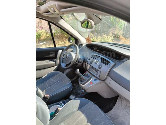 Sahibinden Renault Scenic 1.6 Dynamique 2004 Model