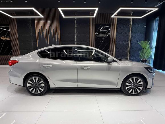 AYTEKİN AUTO'DAN 2025 FORD FOCUS DEĞİŞENSİZ DÜŞÜK KM