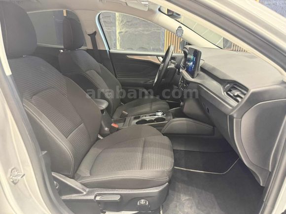 AYTEKİN AUTO'DAN 2025 FORD FOCUS DEĞİŞENSİZ DÜŞÜK KM