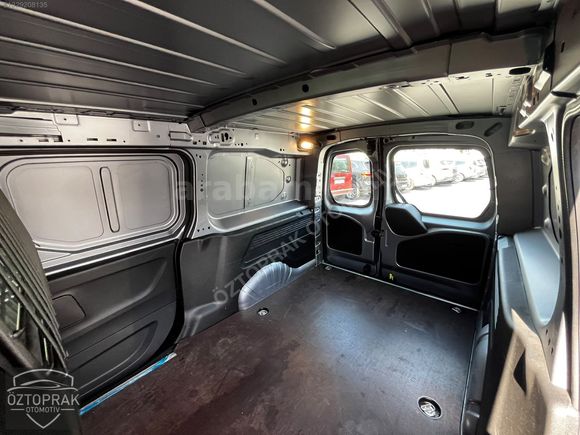 ÖZTOPRAK-2025 OPEL COMBO CARGO ULTİMATE XL HATASIZ-4.75 VADE