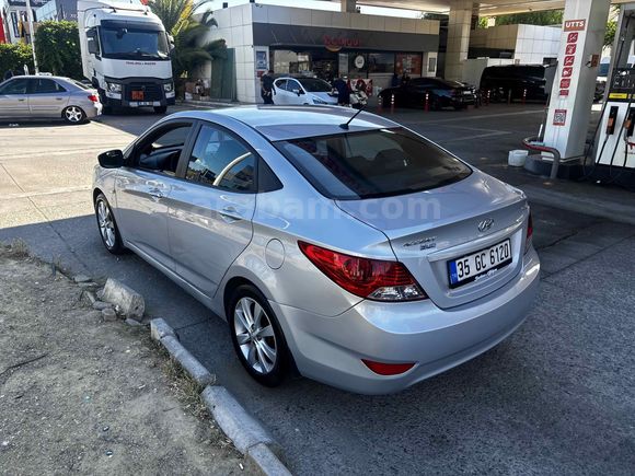 Sahibinden Hyundai Accent Blue 1.6 CRDI Mode Plus 2014 Model İzmir