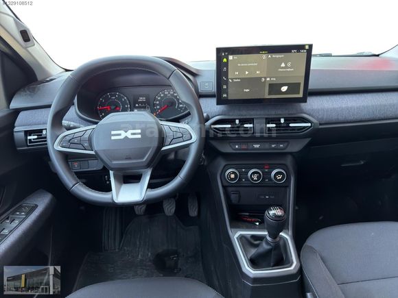 RENAULT GÜRSES'D 2025 DACİA SANDERO 1.0 TCE EXPRESSİON BOYASIZ