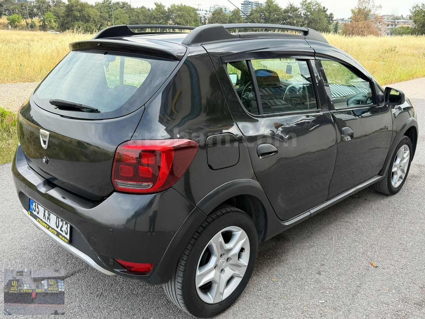 Galeriden Dacia Sandero 1.5 dCi Stepway 2017 Model İzmir 144.000 km Siyah 4