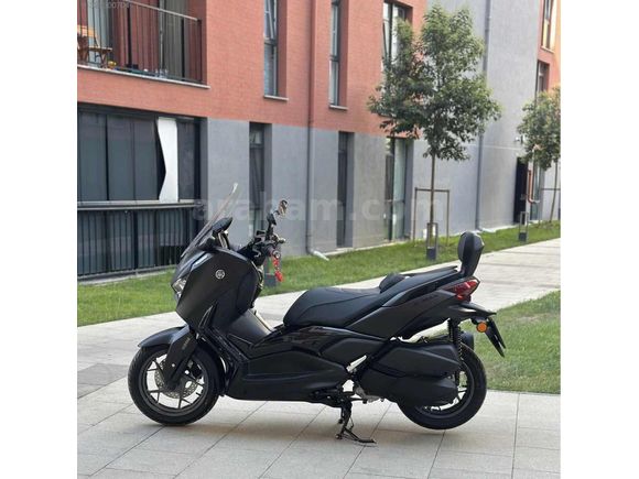 Y A M A H A X-MAX 250 TECH MAX +