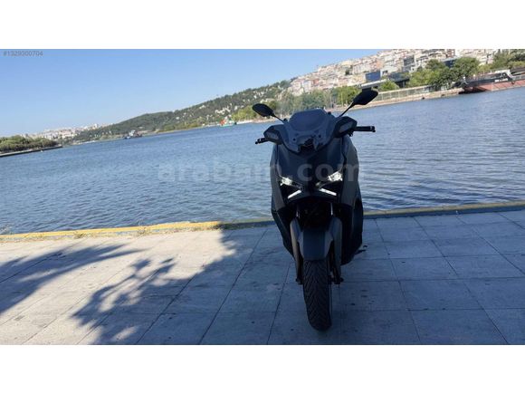 Y A M A H A X-MAX 250 TECH MAX +