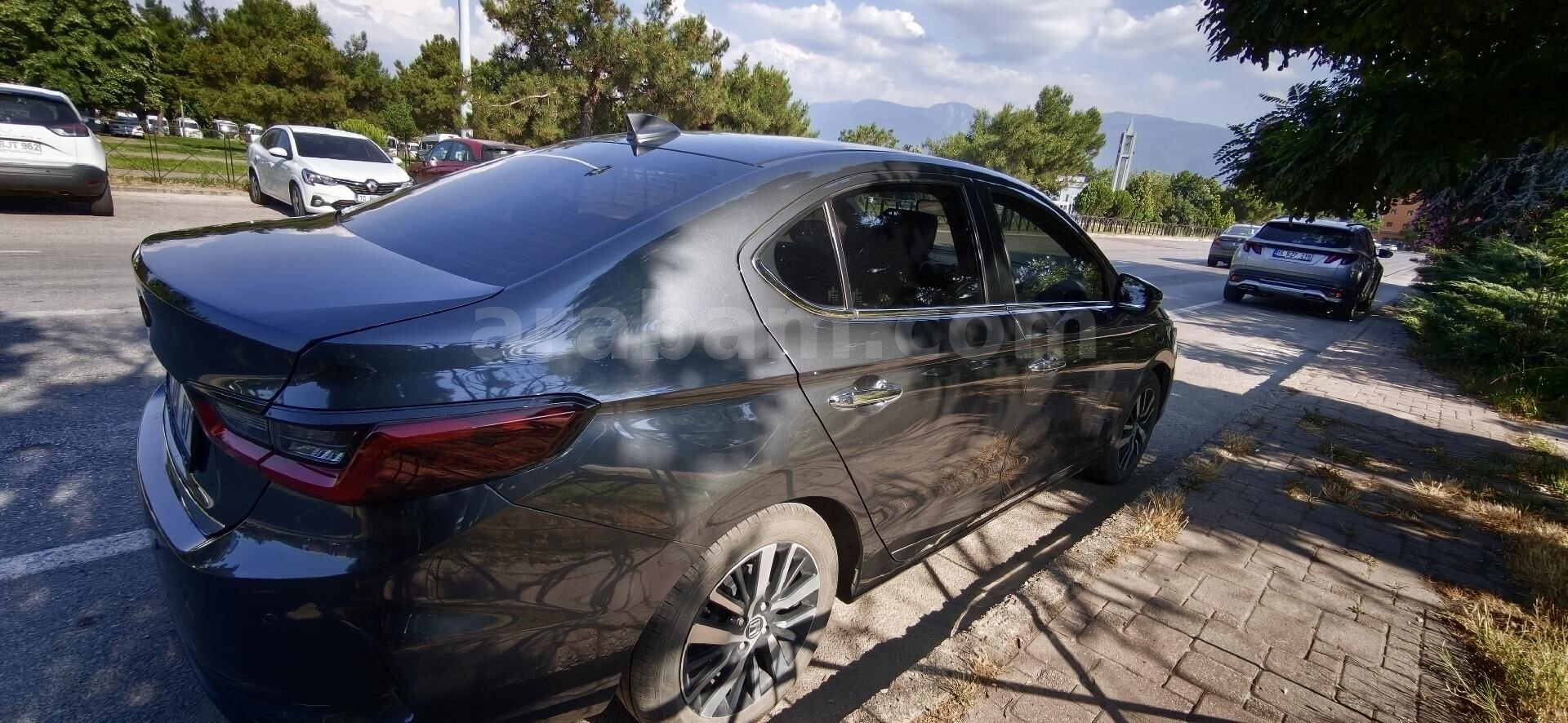 Sahibinden Honda City 1.5 i-VTEC Executive 2022 Model Bursa 60.900 km Füme 3