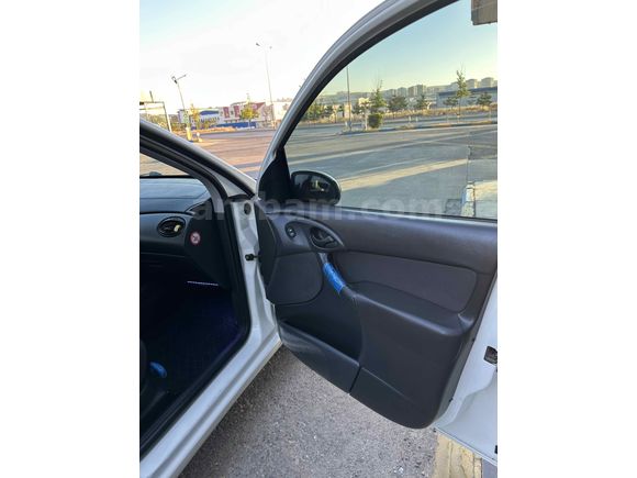  Ford Focus 1.6 Comfort 2004 Model 
