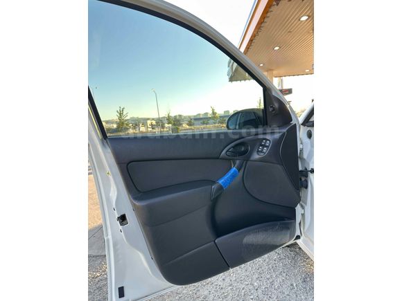  Ford Focus 1.6 Comfort 2004 Model 