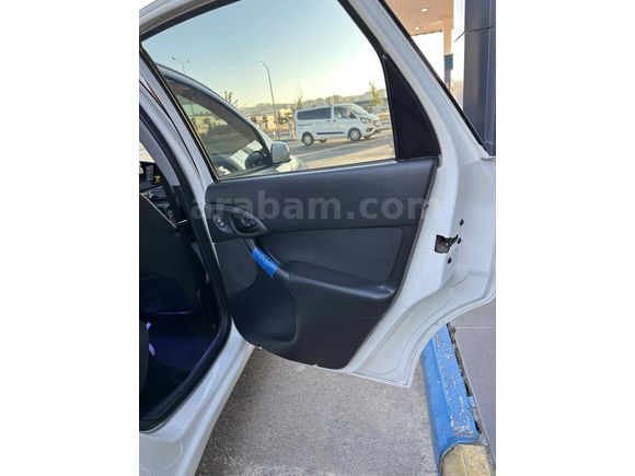  Ford Focus 1.6 Comfort 2004 Model 