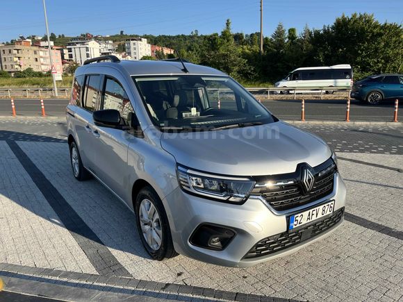 Sahibinden Renault Kangoo Multix 1.3 TCe Iconic 2024 Model 