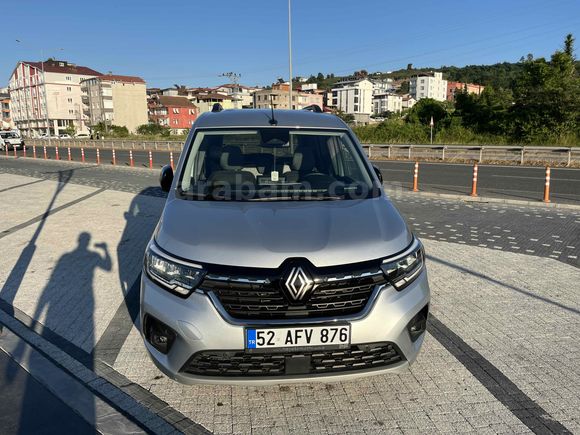 Sahibinden Renault Kangoo Multix 1.3 TCe Iconic 2024 Model 