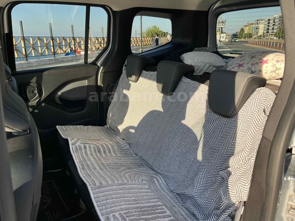 Sahibinden Renault Kangoo Multix 1.3 TCe Iconic 2024 Model 