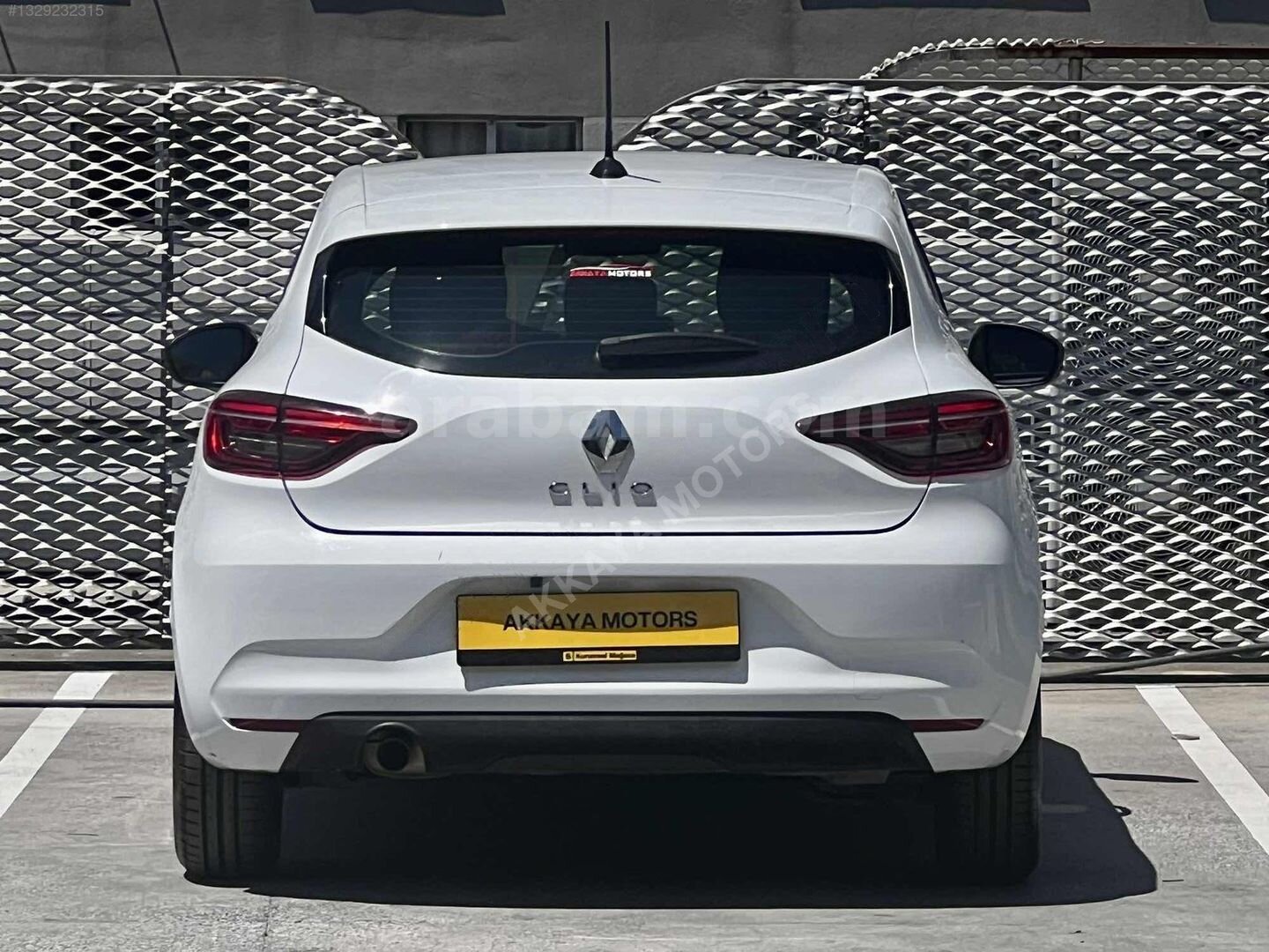 Galeriden Renault Clio 1.0 TCe Joy 2023 Model İstanbul 118.000 km Beyaz 6