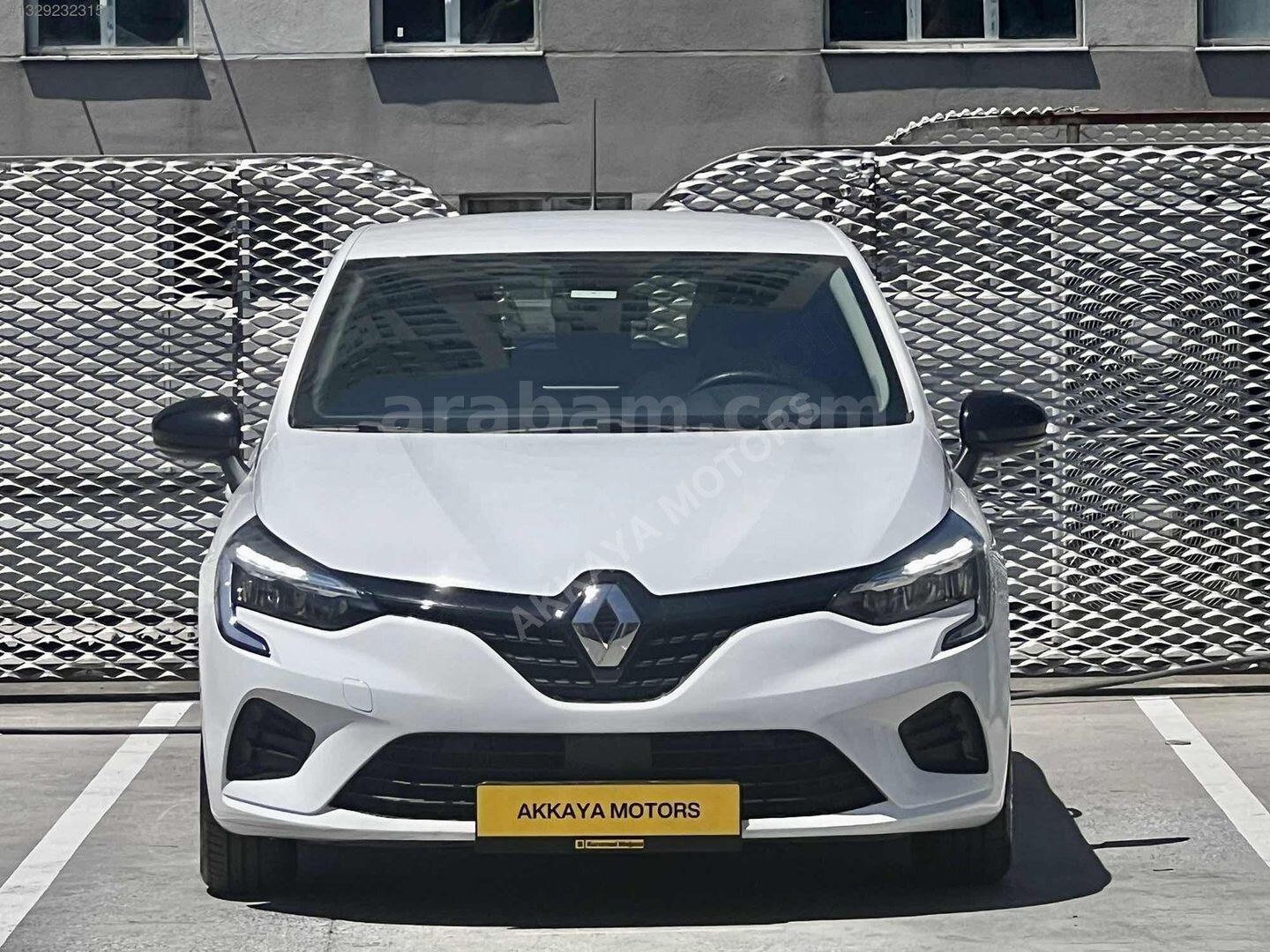 Galeriden Renault Clio 1.0 TCe Joy 2023 Model İstanbul 118.000 km Beyaz 3