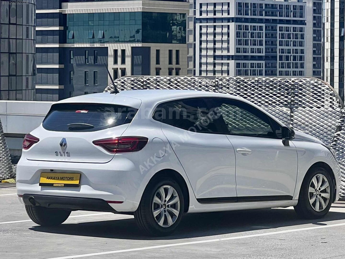 Galeriden Renault Clio 1.0 TCe Joy 2023 Model İstanbul 118.000 km Beyaz 7