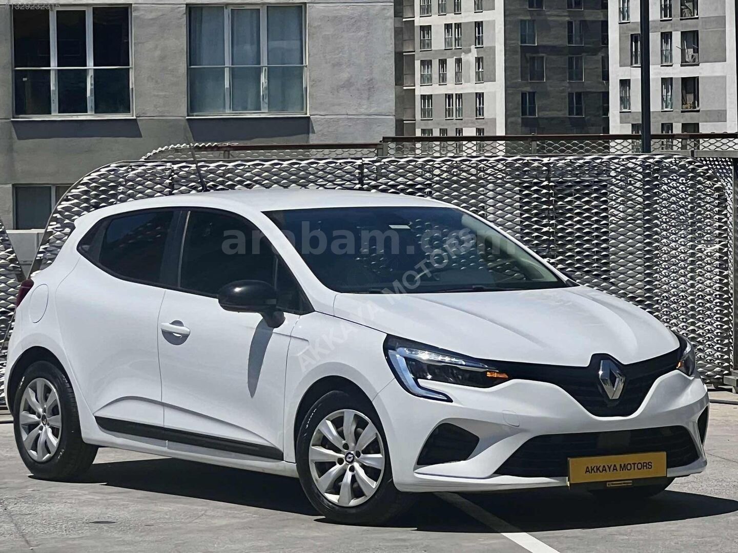 Galeriden Renault Clio 1.0 TCe Joy 2023 Model İstanbul 118.000 km Beyaz 4