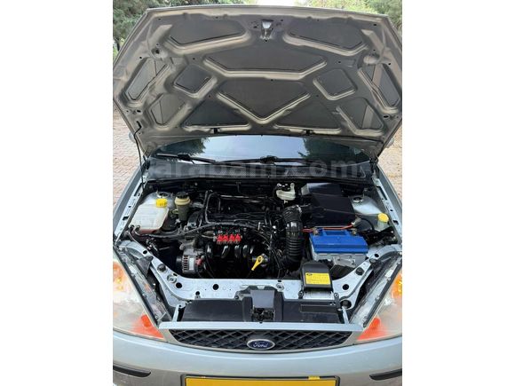 ZİRVE AUTO DAN HATASIZ DEĞİŞENSİZ FORD FOCUS 1.6 COLLECTİON