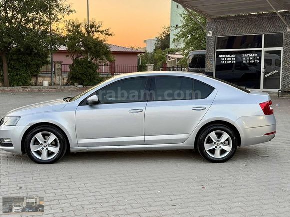 2019 ÇIKIŞLI 1.6 DİZEL OTOMATİK