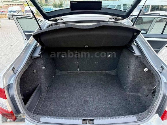 2019 ÇIKIŞLI 1.6 DİZEL OTOMATİK