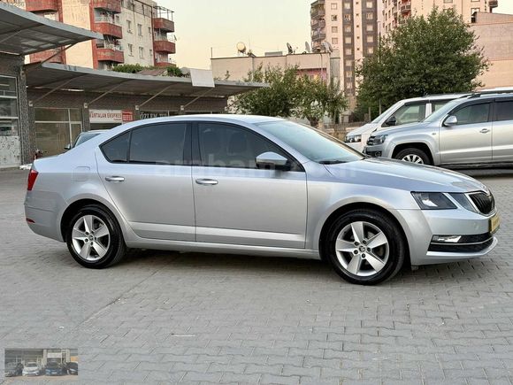 2019 ÇIKIŞLI 1.6 DİZEL OTOMATİK