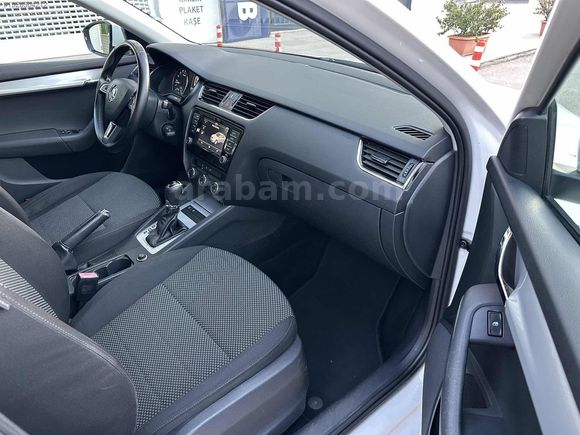 2016 SKODA OCTAVİA 1.6 TDİ OTOMATİK OPTİMAL