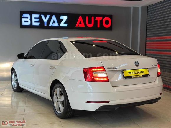 2018 SKODA OCTAVIA HATASIZ ORJİNAL BAKMLI DSG HASARSIZ