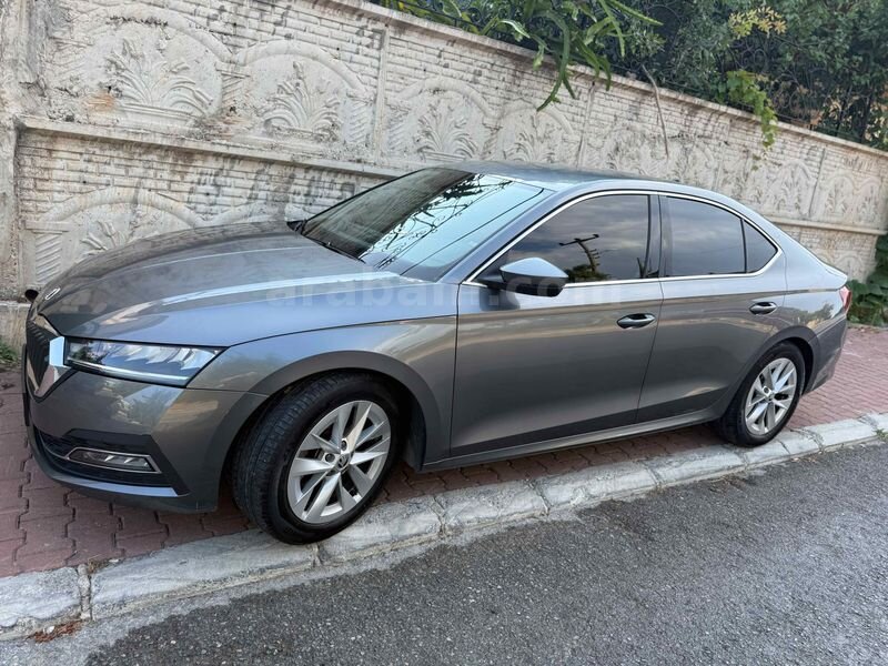 Sahibinden Skoda Octavia 1.5 e-Tec Premium 2022 Model Mersin 128.000 km Füme