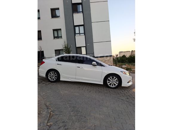 Sahibinden Honda Civic 1.6 Elegance 2012 Model  220.000 km Beyaz