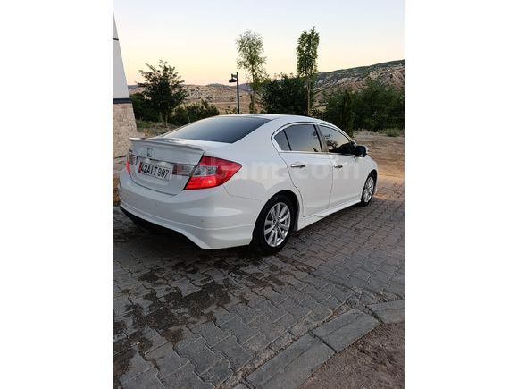 Sahibinden Honda Civic 1.6 Elegance 2012 Model  220.000 km Beyaz