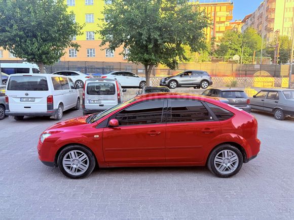 Sahibinden Ford Focus 1.6 Ghia 2005 Model 