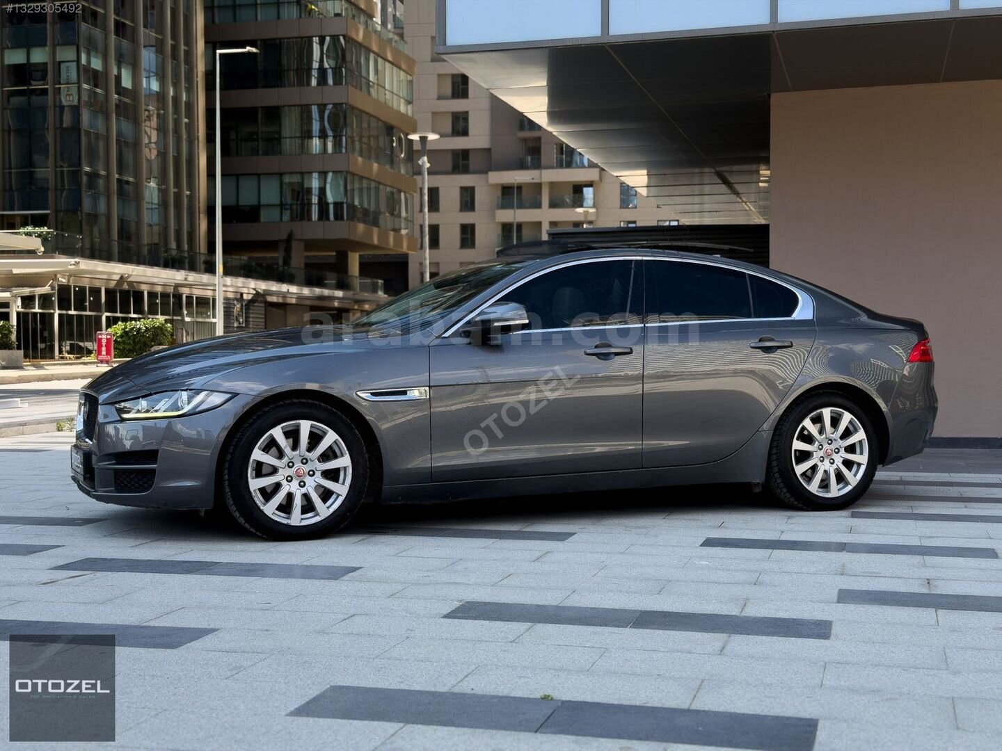 Galeriden Jaguar XE 2.0 Prestige 2015 Model İstanbul 103.000 km Gri 3